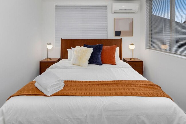 Building Photo - 1106 12th Ave