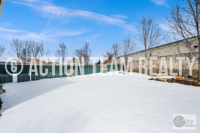 Building Photo - Remodeled Townhome in Cottonwood Heights!