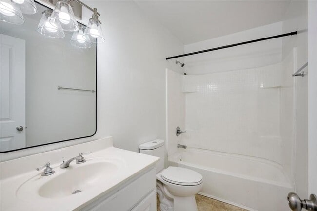 Building Photo - 1606 Broad St