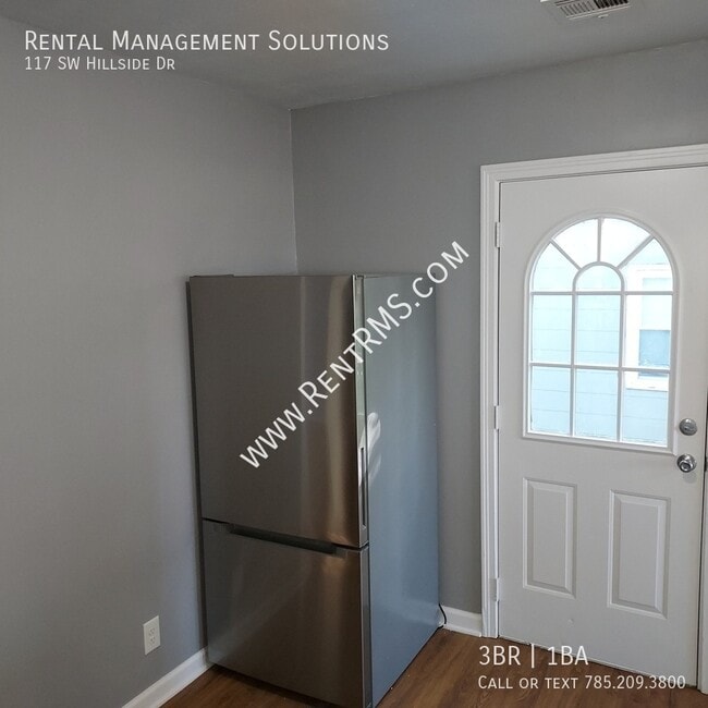 Building Photo - 117 SW Hillside Dr