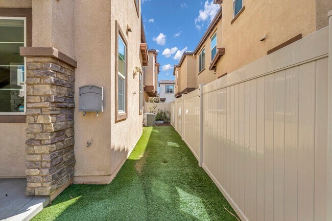 Building Photo - 1704 Cal Orchid Pl