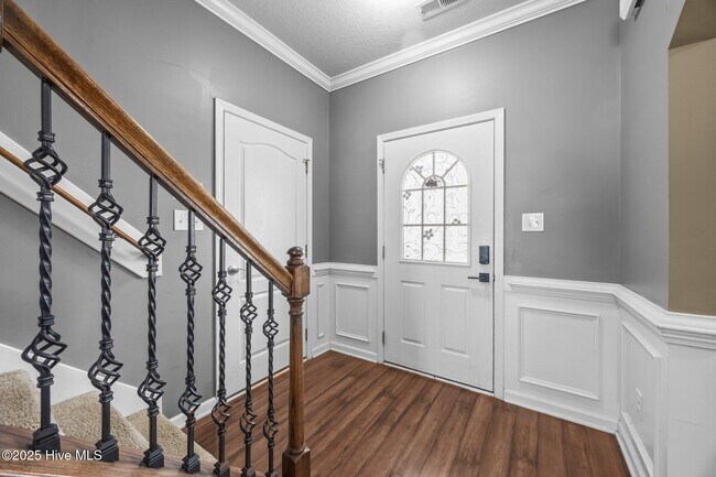 Building Photo - 841 Dynasty Dr