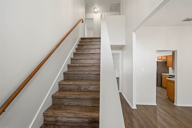 Building Photo - 18401 Sunrise Oaks Ct