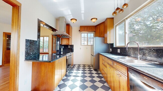 Building Photo - Beautiful Home Available In North Berkeley!