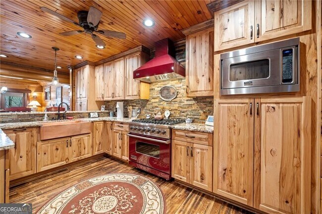 Building Photo - 5281 Laurel Ln