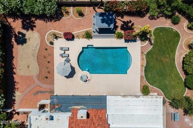 Building Photo - 7363 E Paradise Dr