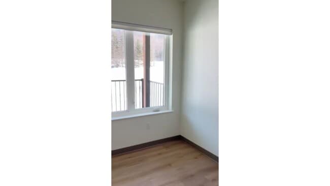 Building Photo - 14910 W River Dr