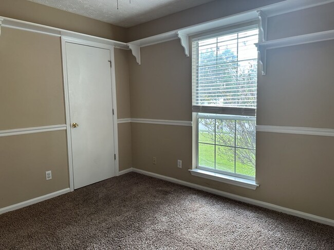 Building Photo - MOVE-IN SPECIAL! 1/2 off first month's ren...