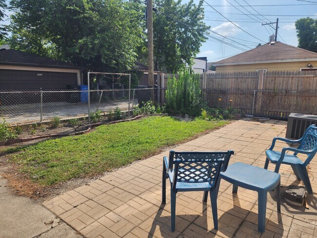 Building Photo - 5025 W Berenice Ave