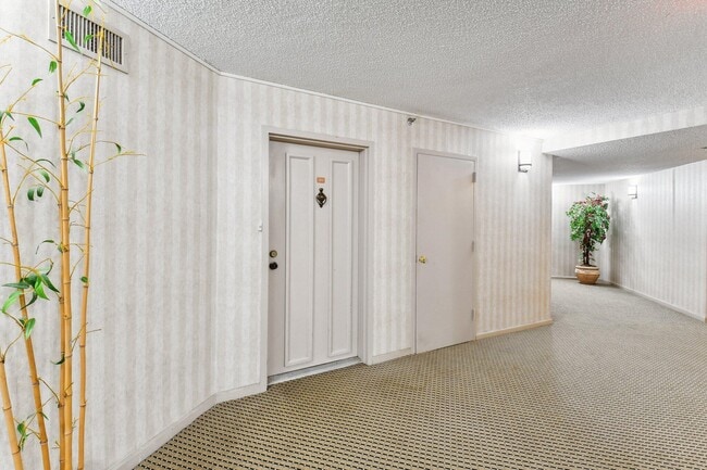 Building Photo - 6463 La Costa Dr