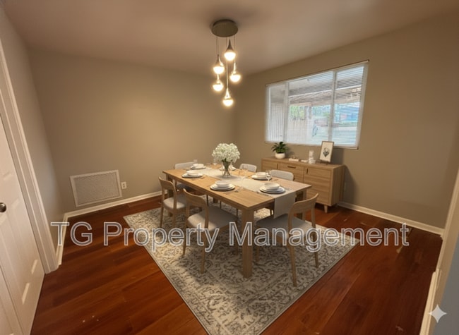 Building Photo - 1355 Lamanto Ave E