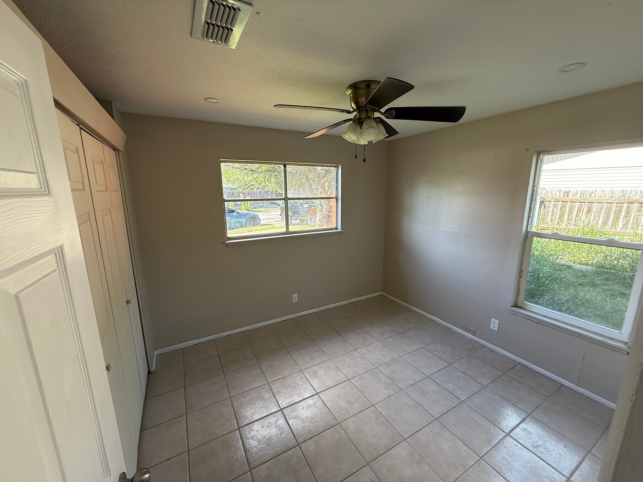 Building Photo - 1907 Oklahoma St