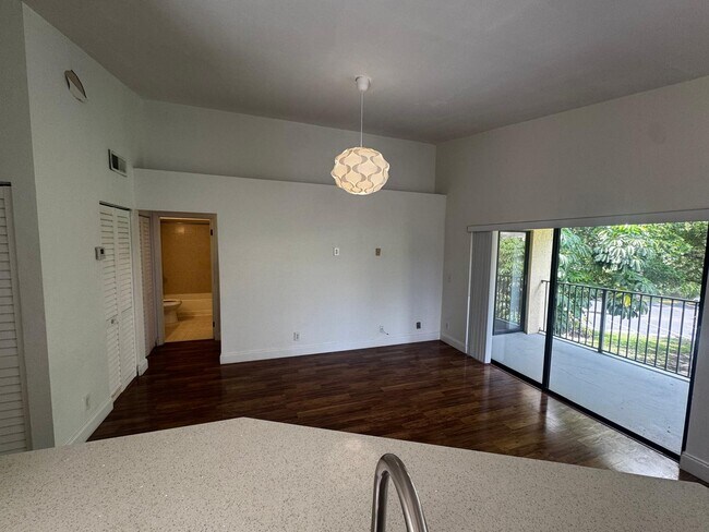 Building Photo - 9999 Summerbreeze Dr