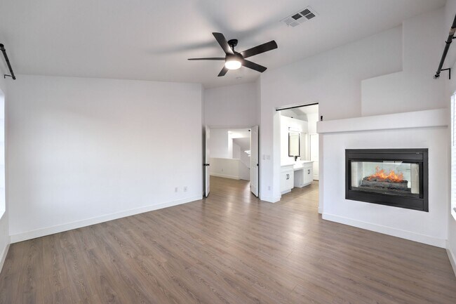 Building Photo - Beautiful 4BR / 3BA Corner-Lot Home with Designer Finishes