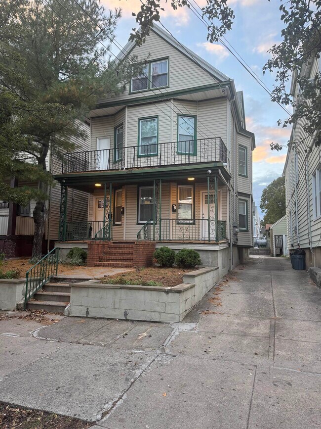 Building Photo - 655 Avenue C