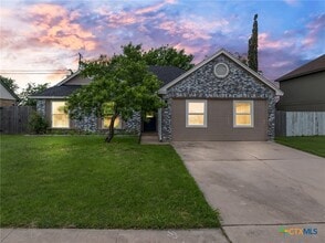 Building Photo - 2804 Bluejay Dr