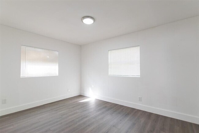 Building Photo - 2921 NW 25th St