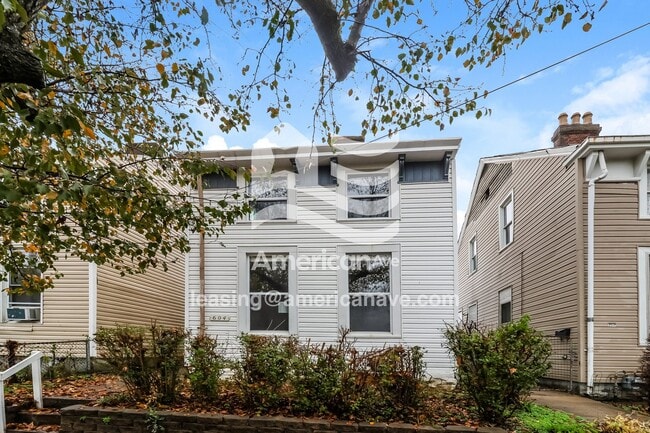 Primary Photo - 604 E 16th St