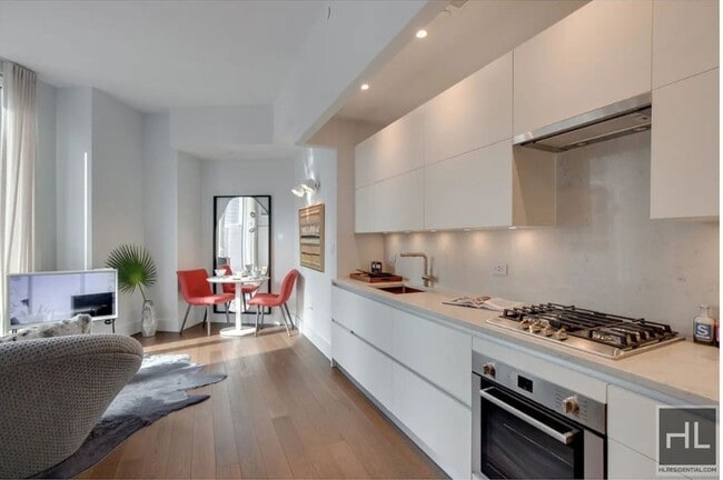 Building Photo - AMAZING STUDIO APARTMENT! WON’T LAST!! NO ...