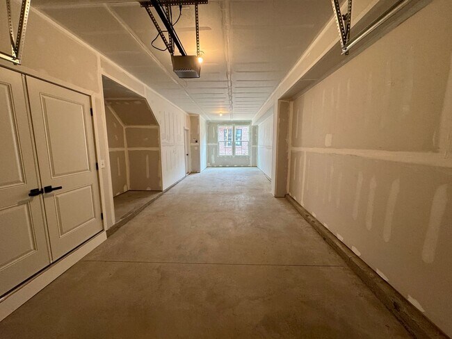 Building Photo - New Construction in Southend