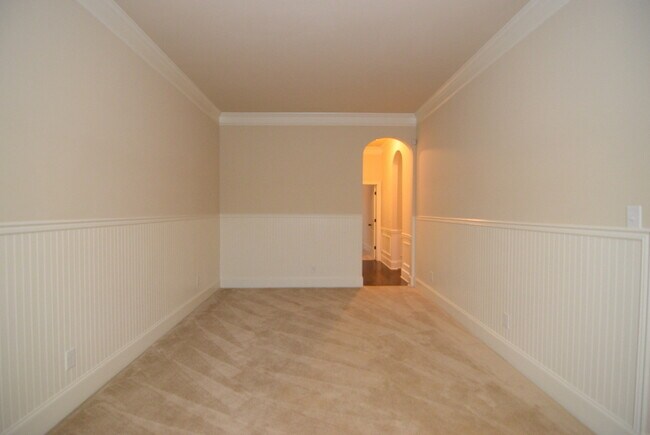 Building Photo - Huge 5 Bed/4 Bath Home Near Ft. Gordon