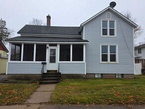 Building Photo - 4 Bed 1.5 Bath Single Family Home in Nekoosa