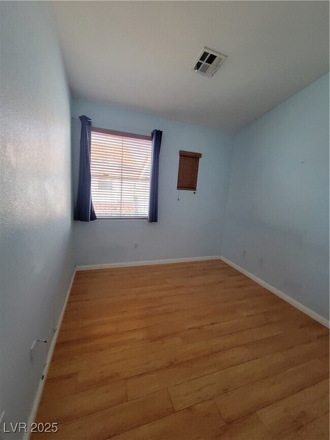 Building Photo - 8765 Villa Alex Ave