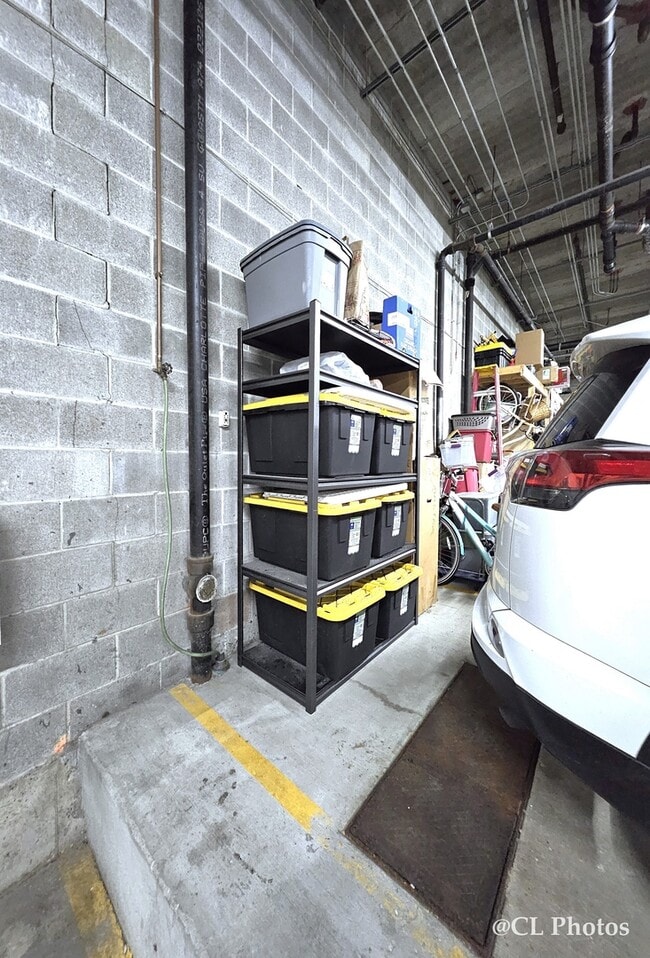 Building Photo - 500 N Damen Ave