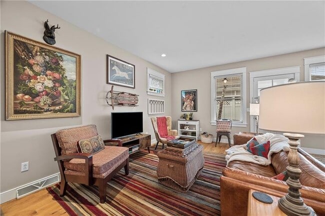 Building Photo - 706 Ivy St