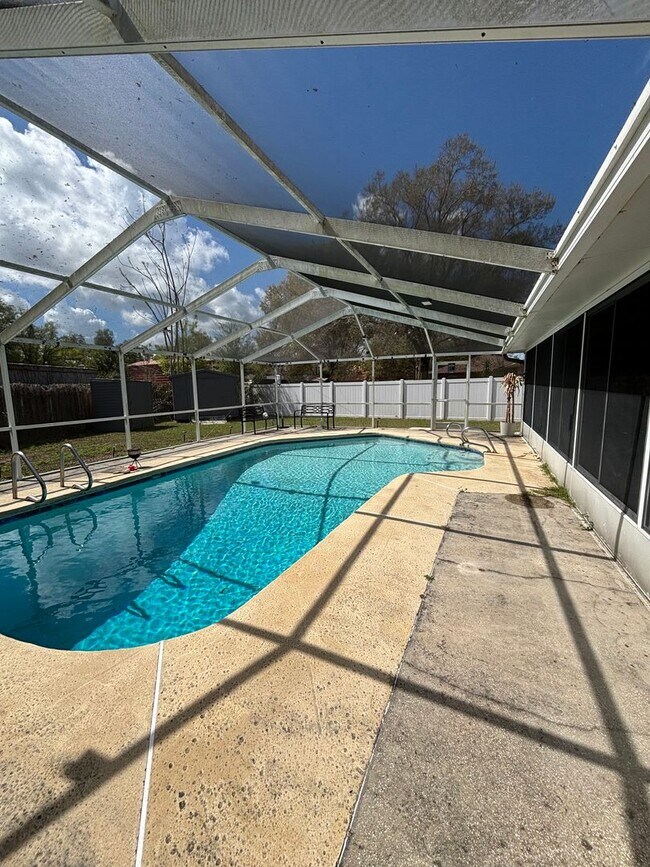 Building Photo - 3 Bedroom/2 Bath Fully Furnished Pool Home for Rent