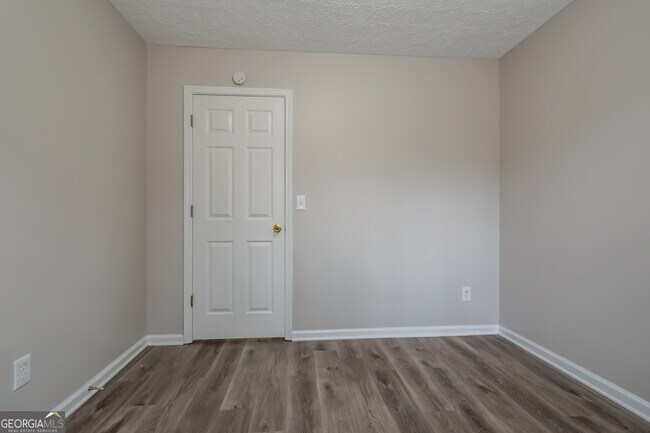 Building Photo - 5107 Scenic View Rd