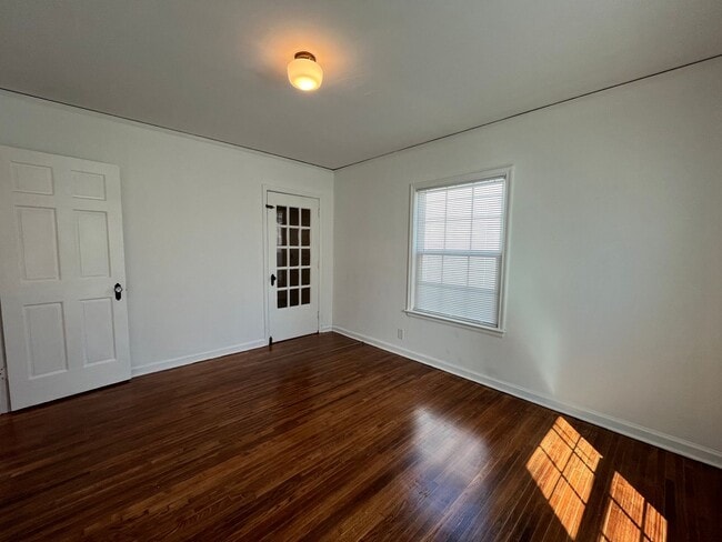Building Photo - Adorable 2 bedroom 1 bath home in Tulsa.