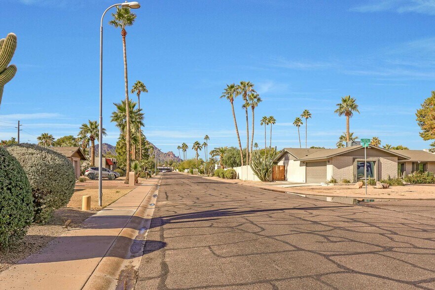 Building Photo - 7949 E Luke Ln