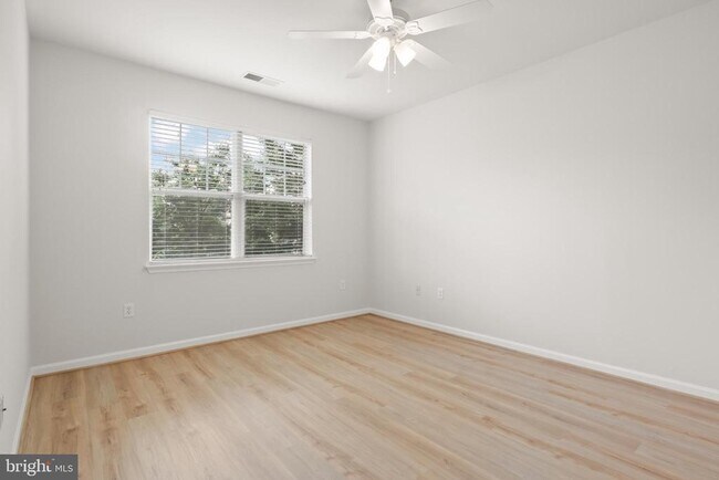 Building Photo - 12945 Centre Park Cir