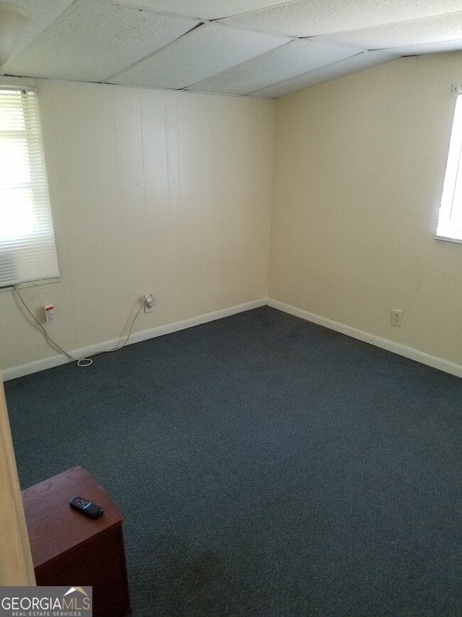 Building Photo - 7 David Dr