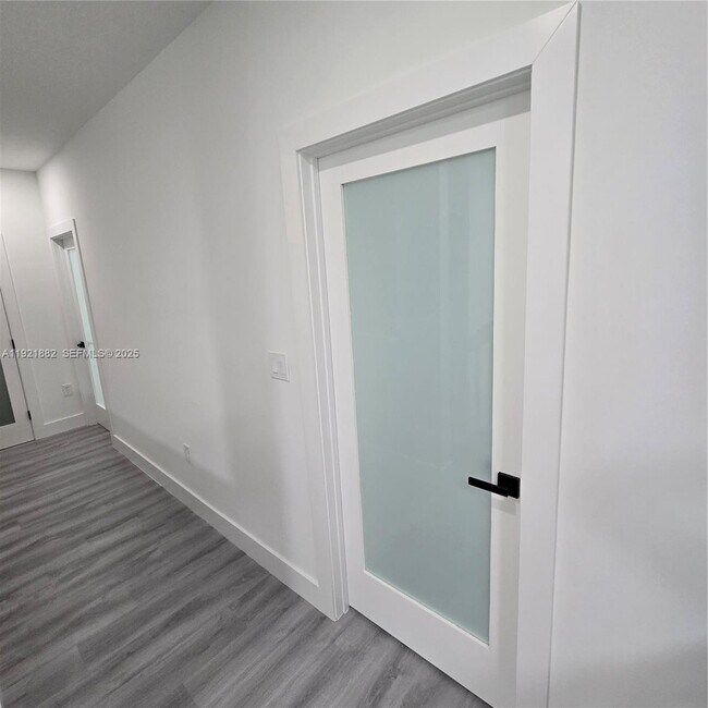 Building Photo - 4276 NE 26th Ct