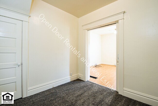 Building Photo - 608 Anderson Ave