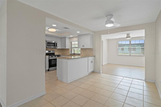 Building Photo - 9740 Lamantin Dr