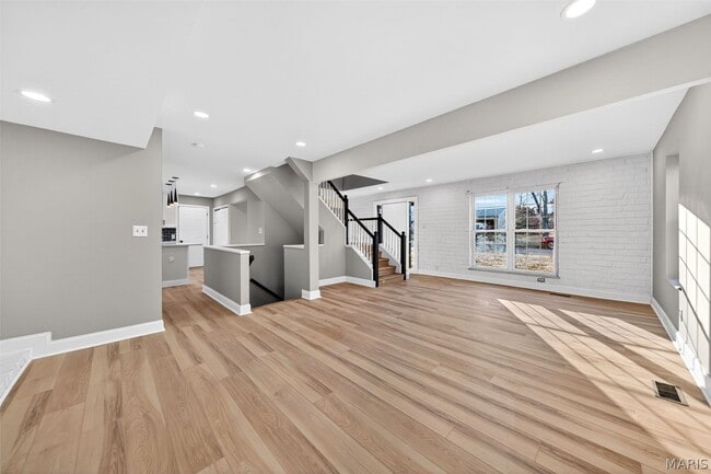 Building Photo - 264 Braeshire Dr