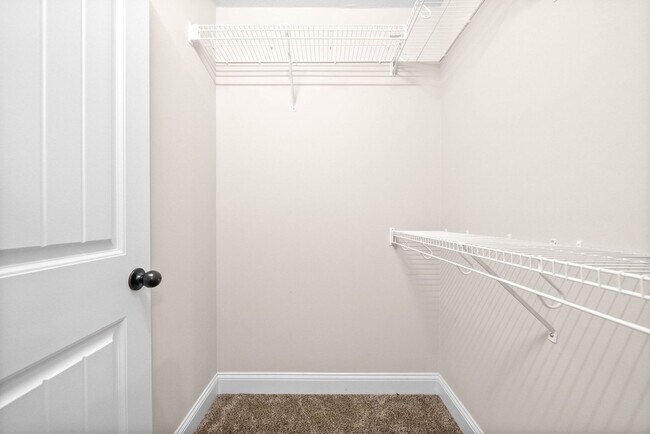 Building Photo - Pet Friendly Three Bedroom!