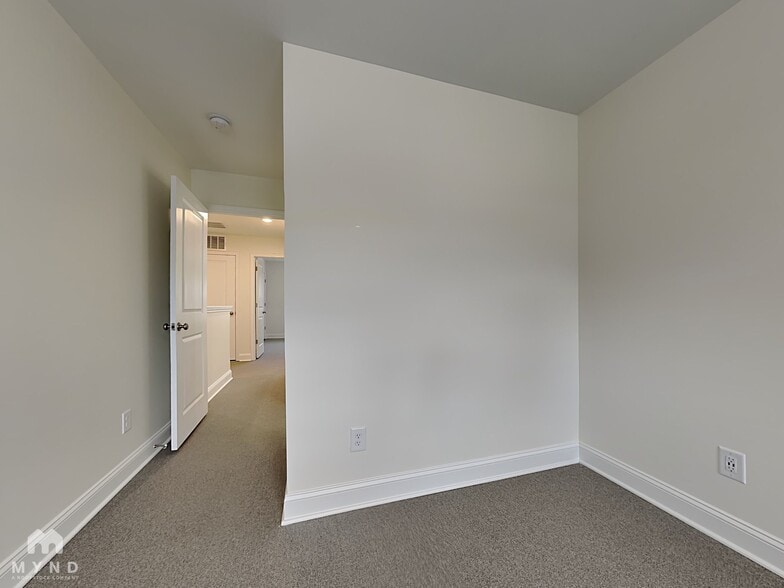 Building Photo - 2395 Eagle Creek Ct