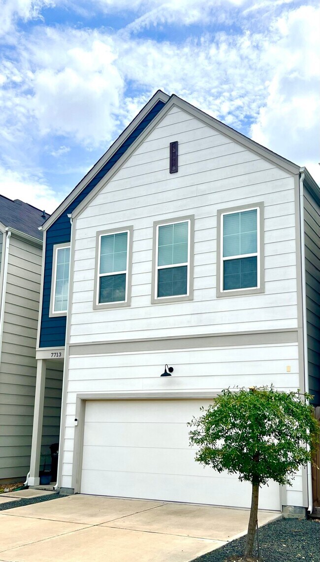 Building Photo - 7713 Johanna Pk Dr