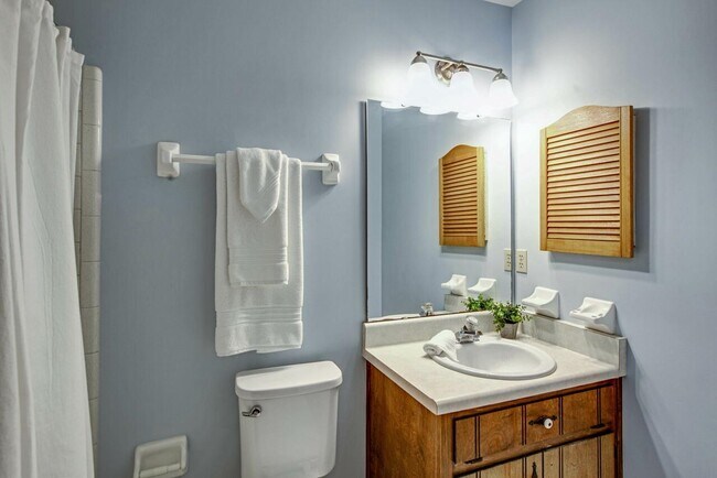 Building Photo - 3232 Riddle Dr