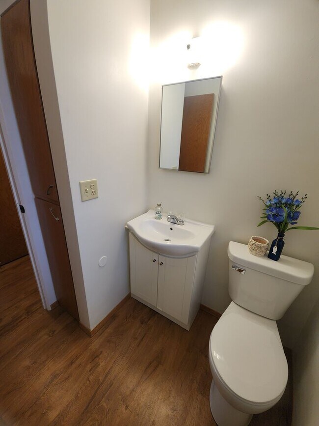 Building Photo - 631-633 E Longview Dr.