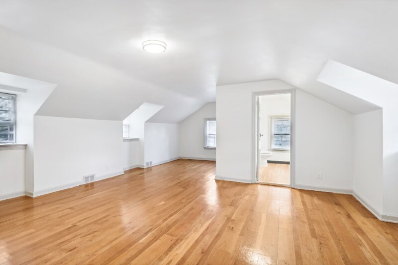 Building Photo - 2920 Midvale Ave