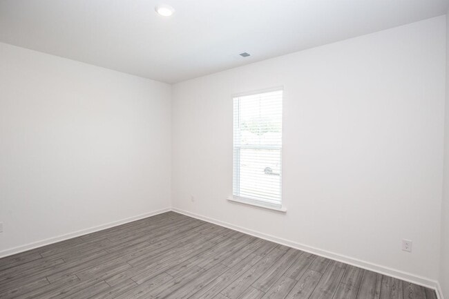 Building Photo - 101 Goshawk St