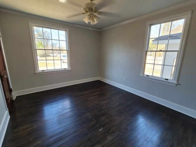 Building Photo - 6014 College Dr