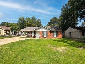 Building Photo - 3 Bed, 1 Bath Home with Fenced Yard and Carport / Pet-friendly / Coming Soon!