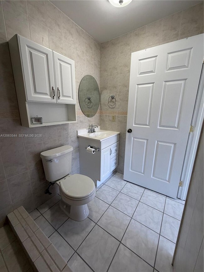 Building Photo - 10903 SW 146th Ct