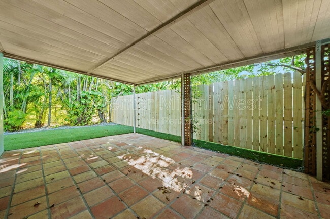 Building Photo - 826 SW 14th St